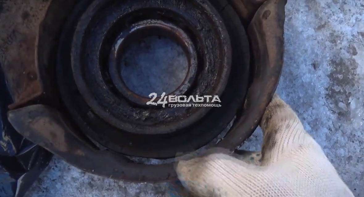 Замена подвесного подшипника Scania Замена подвесного подшипника Скания